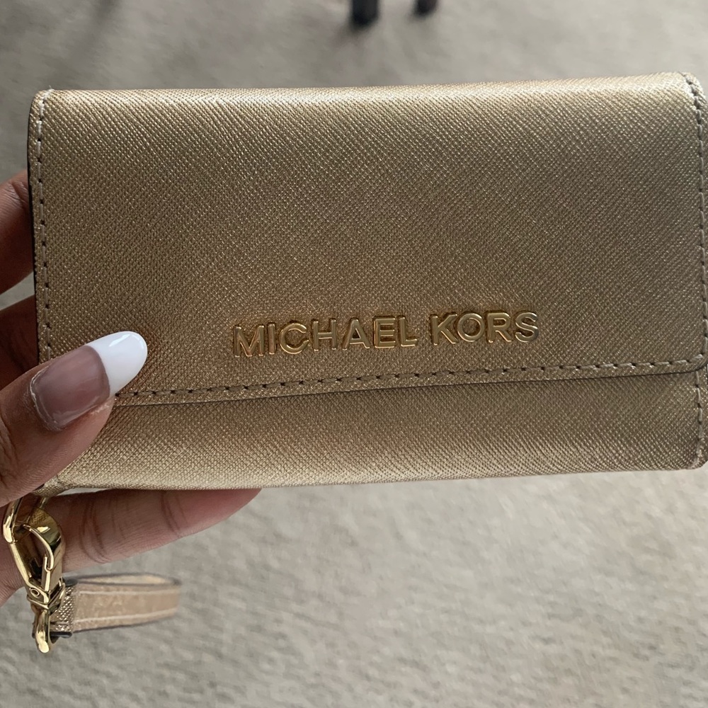 MICHAEL KORS Gold Wristlet